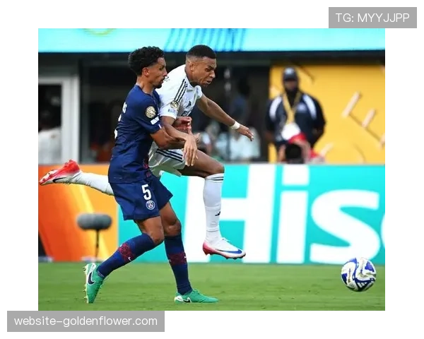 半场战报：巴黎圣日耳曼0-2落后摩纳哥，姆巴佩屡失良机。